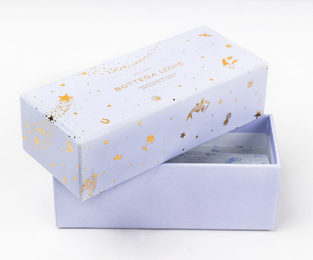 Products that include tissue paper